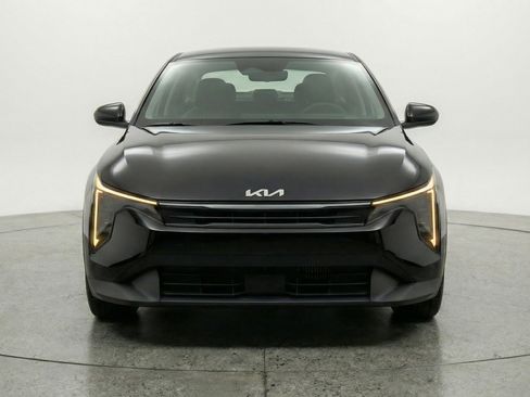 Used 2025 Kia K4 LXS image 2