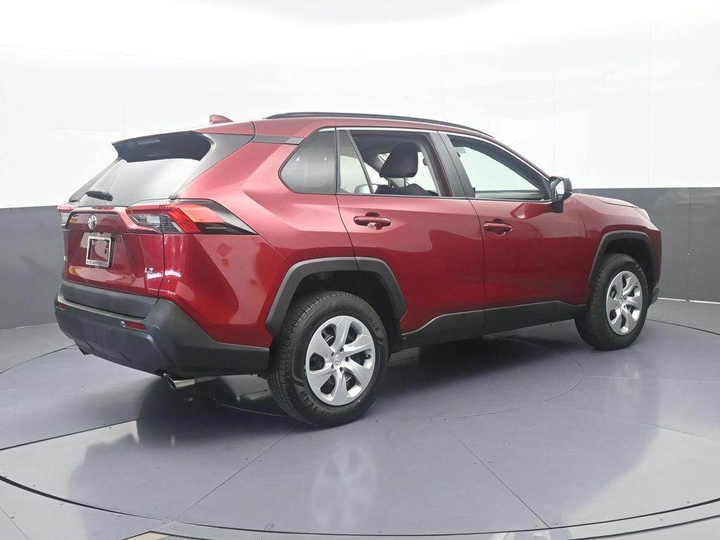 Used 2021 Toyota RAV4 LE FWD image 6
