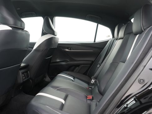 Used 2025 Toyota Camry SE image 16