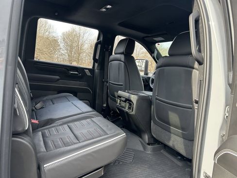 Used 2025 GMC Sierra 2500 AT4X image 50