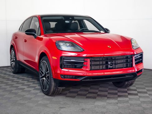 Certified 2025 Porsche Cayenne Coupe image 8
