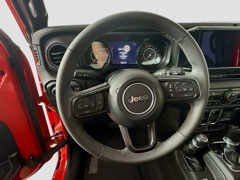 Used 2025 Jeep Wrangler Unlimited Rubicon image 11