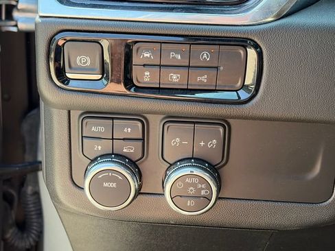 Used 2025 GMC Yukon XL Denali AWD/4WD image 20