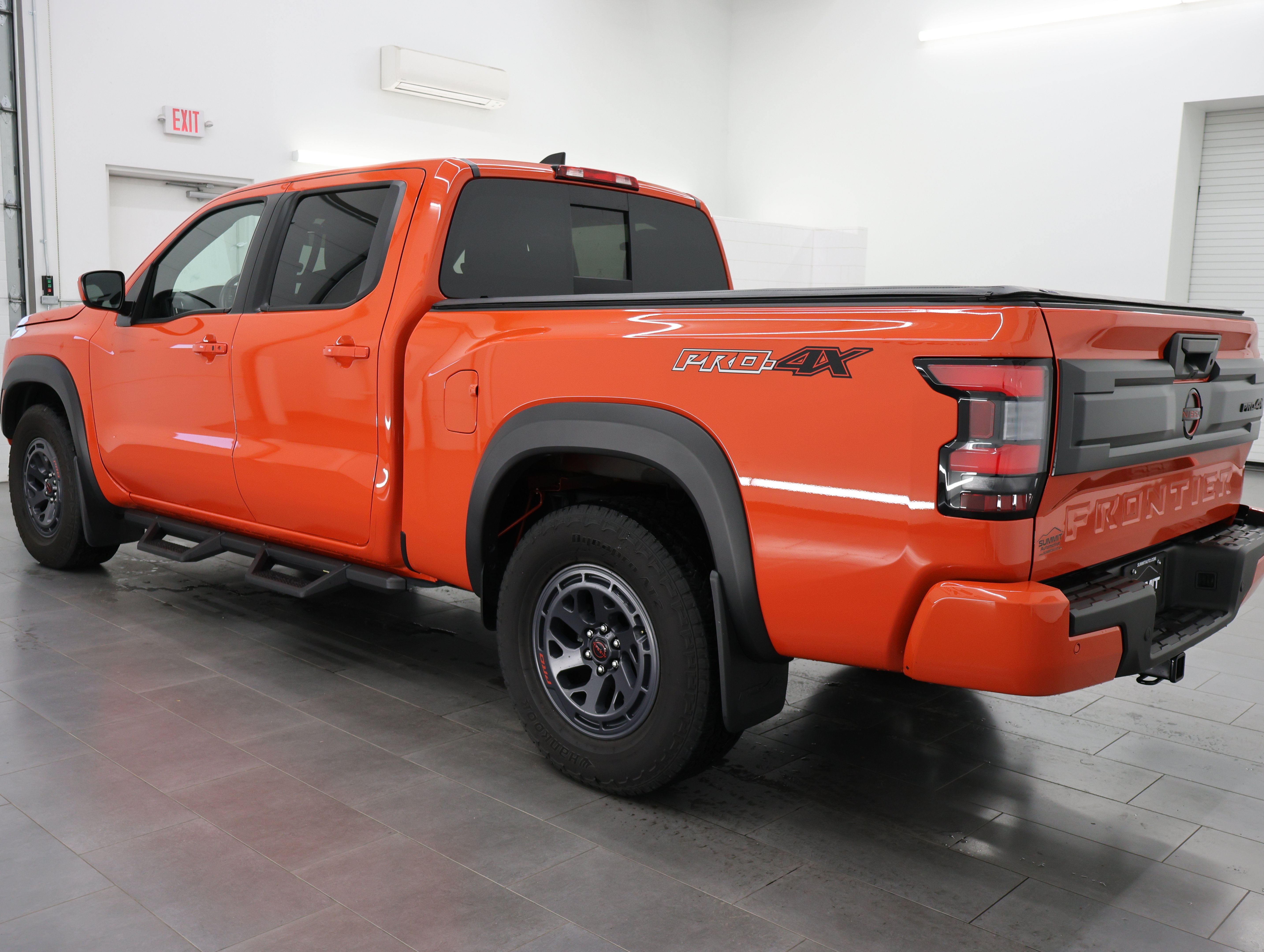 Used 2025 Nissan Frontier PRO-4X AWD/4WD image 6
