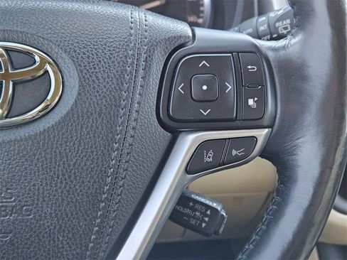 Used 2017 Toyota Highlander Limited Platinum image 29