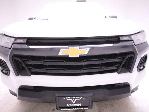 Used 2024 Chevrolet Colorado LT w/ LT Convenience Package image 8