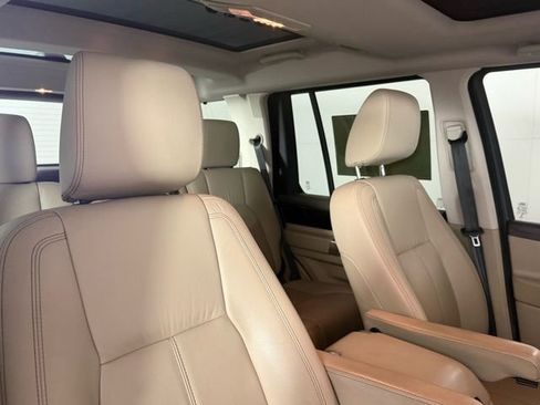 Used 2016 Land Rover LR4 HSE LUX image 32