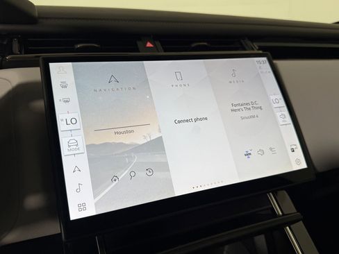 New 2026 Land Rover Range Rover Velar Dynamic SE image 22