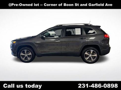 Used 2019 Jeep Cherokee Limited AWD/4WD image 2