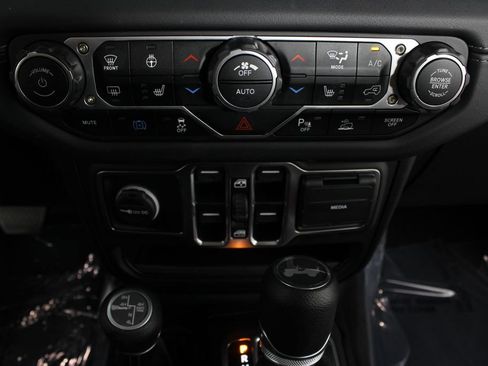 Used 2025 Jeep Wrangler Unlimited Sahara w/ Safety Group AWD/4WD image 6