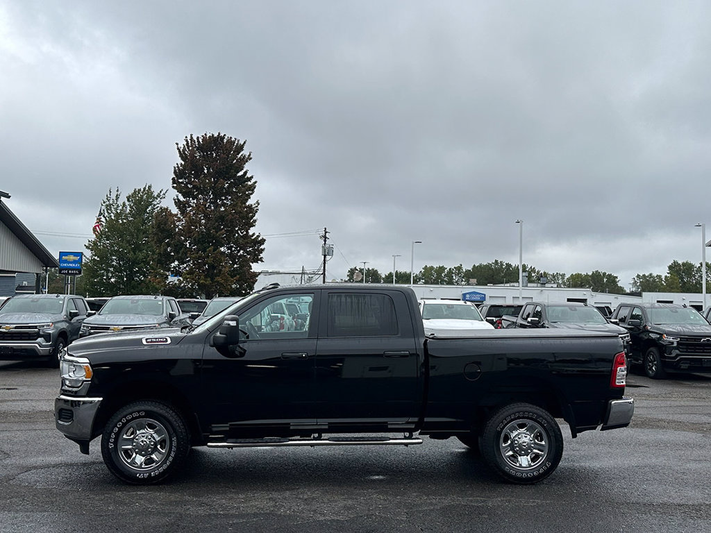 Used 2024 RAM 2500 Tradesman w/ Chrome Appearance Group AWD/4WD image 12