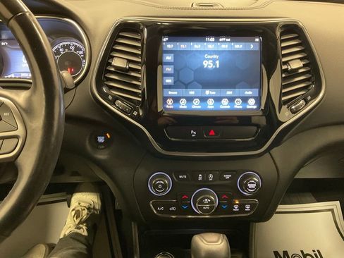 Used 2019 Jeep Cherokee Limited image 7