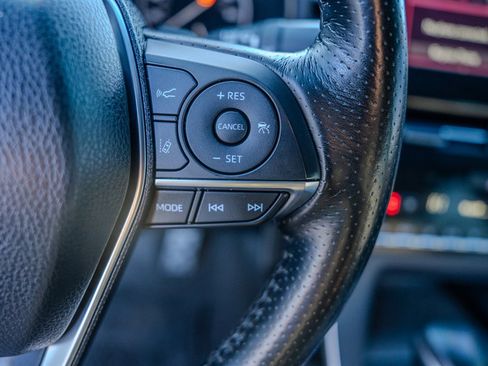 Used 2020 Toyota Avalon Touring image 17