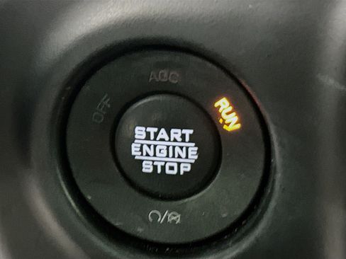 Used 2022 Jeep Wrangler Unlimited Sahara image 20