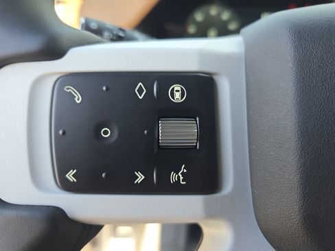 New 2026 Land Rover Defender 110 X-Dynamic SE image 16