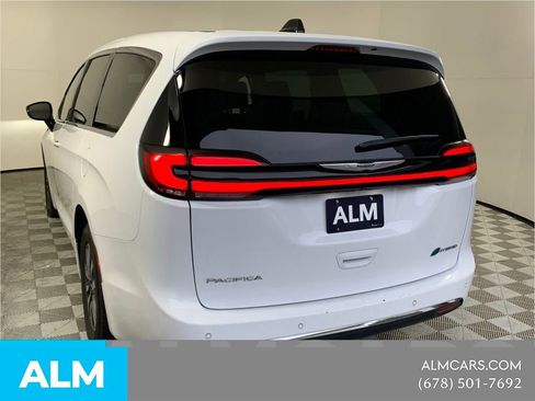 Used 2024 Chrysler Pacifica Select image 8