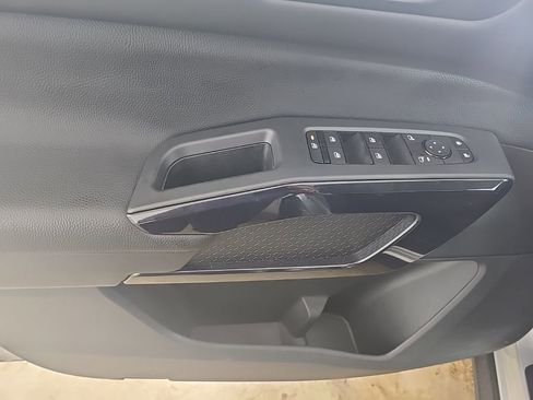 Used 2025 Nissan Pathfinder S image 16