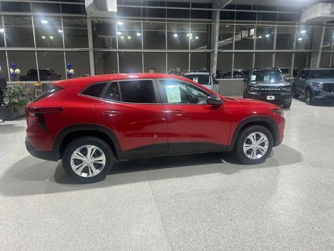 Used 2026 Chevrolet Trax LS FWD image 4