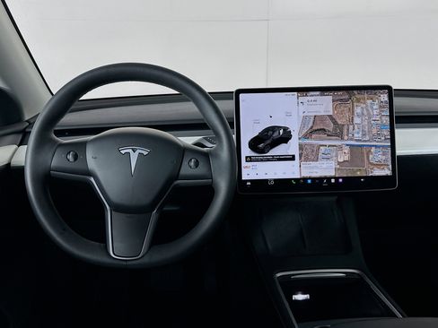 Used 2022 Tesla Model Y Long Range AWD/4WD image 17