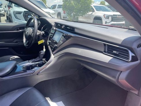 Used 2020 Toyota Camry SE FWD image 29