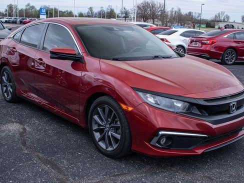 Used 2019 Honda Civic EX image 3
