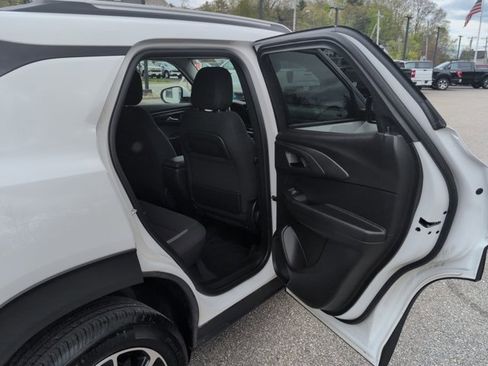 Used 2025 Chevrolet TrailBlazer LT w/ LT Cold Weather Package AWD/4WD image 26