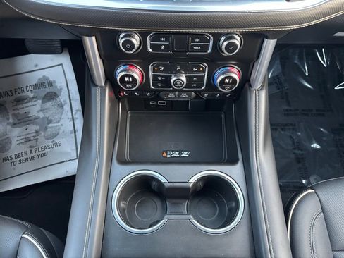 Used 2024 GMC Yukon SLT w/ SLT Luxury Package image 21
