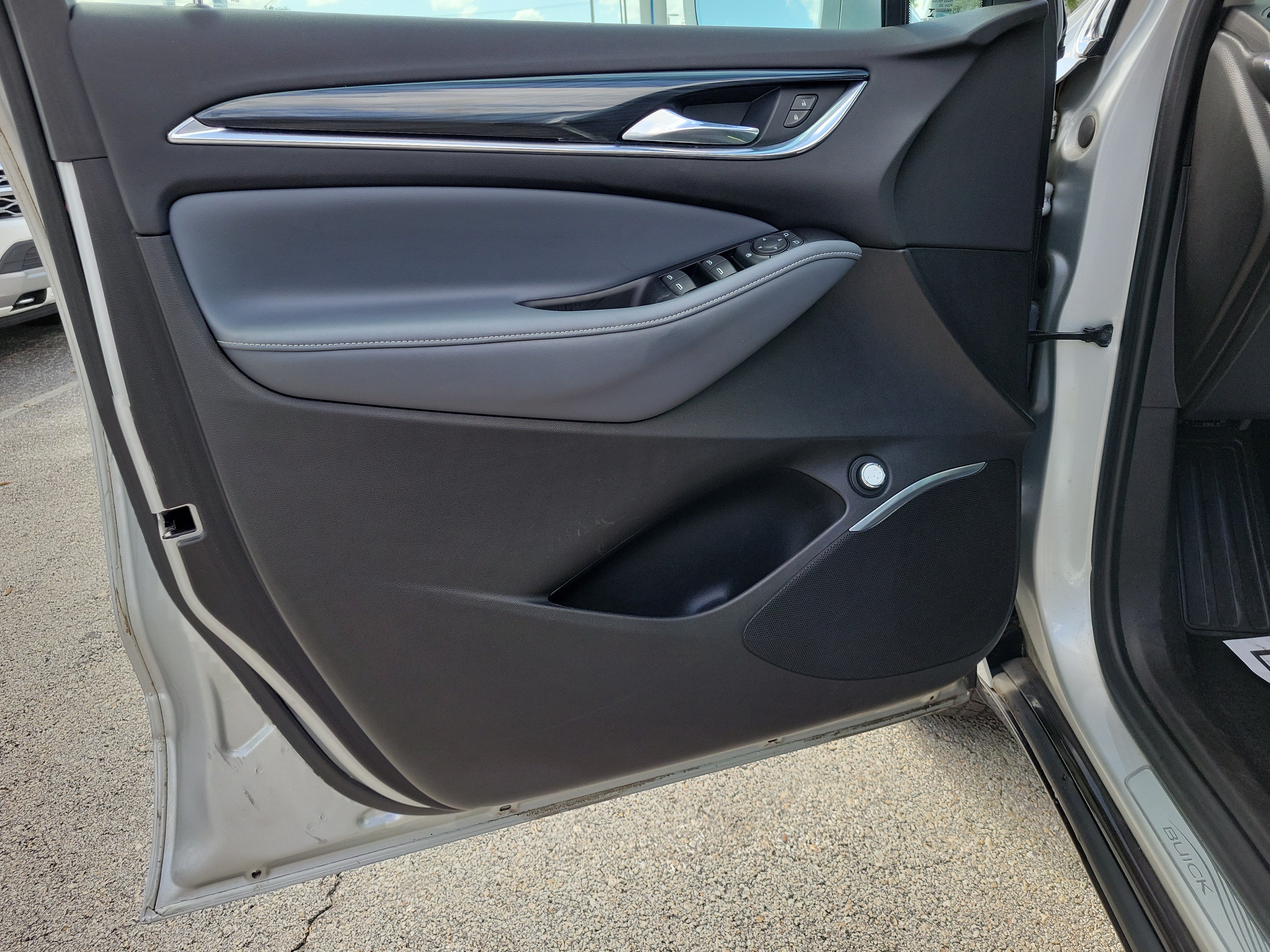 Used 2018 Buick Enclave Essence FWD image 20