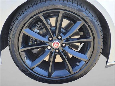 Used 2020 Jaguar F-TYPE Coupe RWD image 9