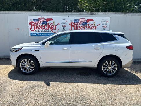Used 2021 Buick Enclave Essence w/ Sound and Sites Package FWD image 7