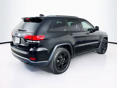 Used 2019 Jeep Grand Cherokee Laredo RWD image 25