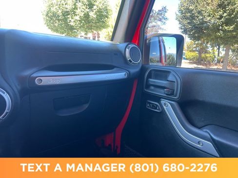 Used 2016 Jeep Wrangler Unlimited Sahara w/ Connectivity Group AWD/4WD image 25