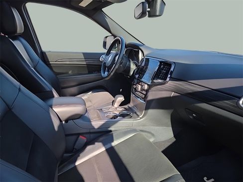 Used 2019 Jeep Grand Cherokee Altitude image 14