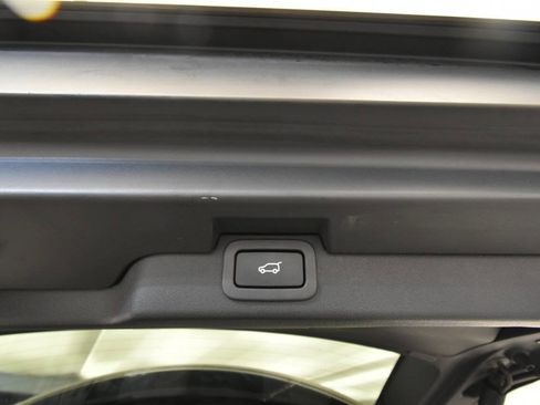 Used 2017 Land Rover Discovery HSE Luxury image 36