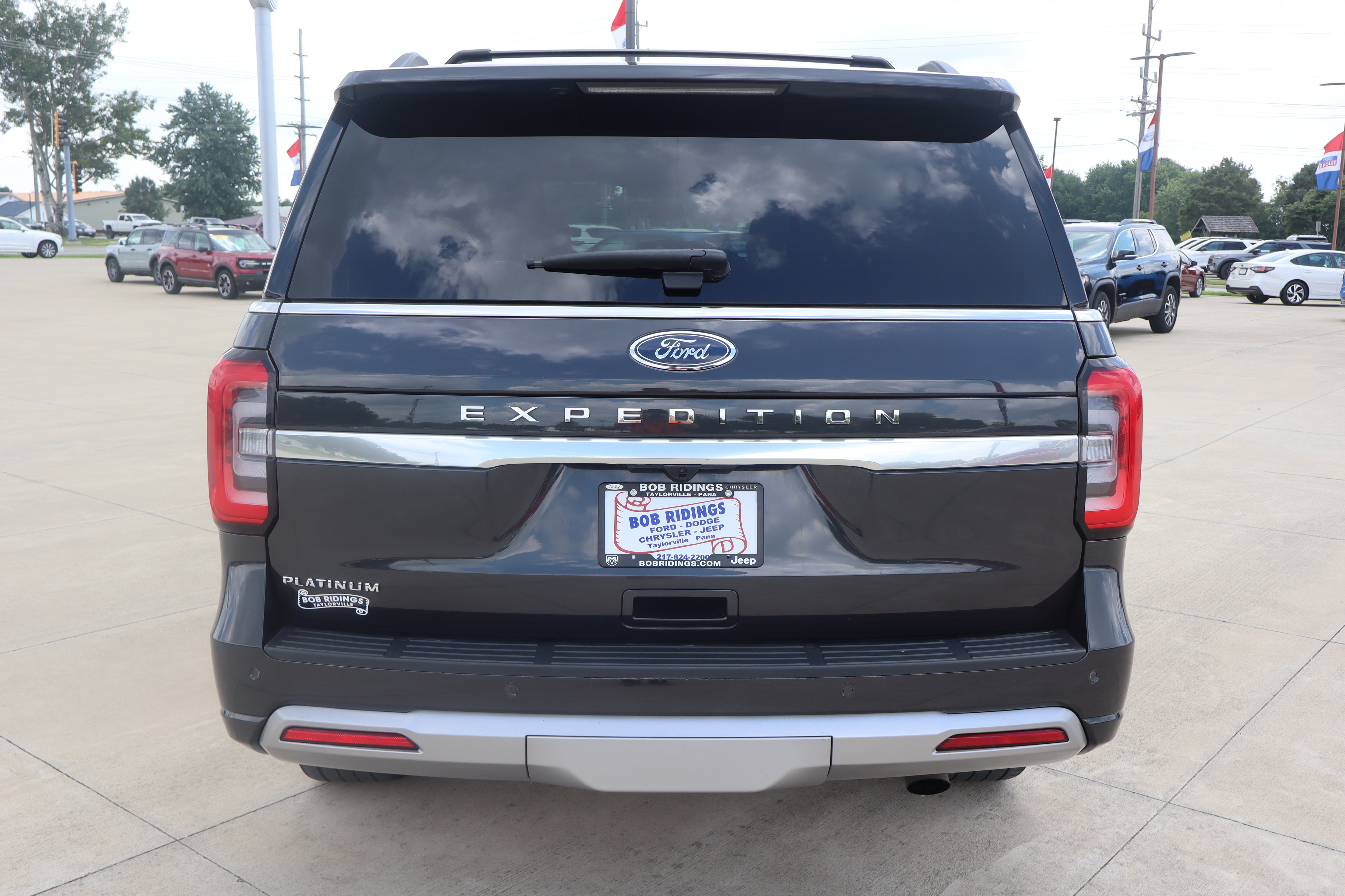 Used 2024 Ford Expedition Platinum AWD/4WD image 7
