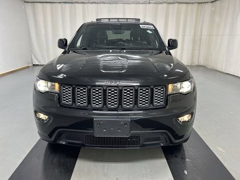 Used 2020 Jeep Grand Cherokee Altitude AWD/4WD image 3