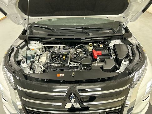 New 2025 Mitsubishi Outlander SE image 10