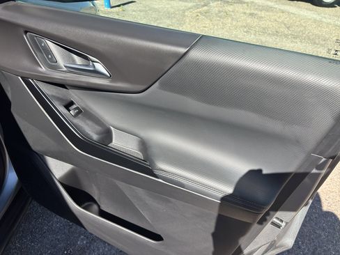Used 2025 Chevrolet Equinox LT AWD/4WD image 26