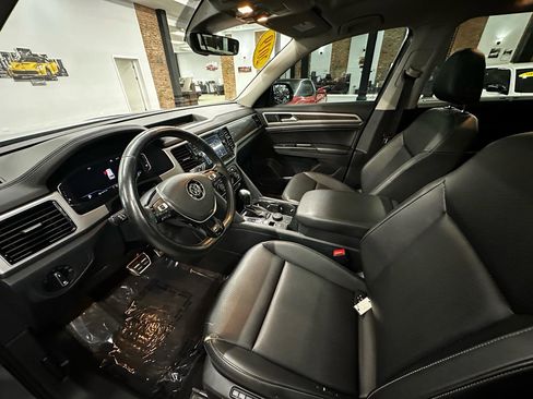 Used 2019 Volkswagen Atlas SEL R-Line AWD/4WD image 12