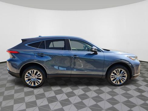 Used 2022 Toyota Venza XLE AWD/4WD image 6