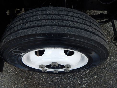 Used 2018 Isuzu NPR image 27