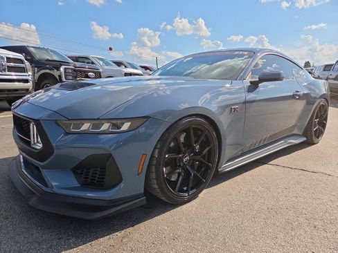 Used 2025 Ford Mustang GT Premium w/ GT Performance Package RWD image 4