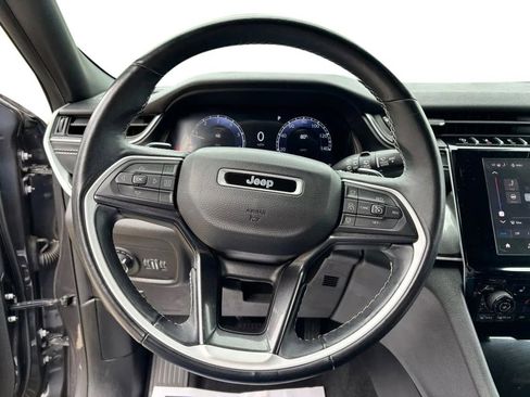 Used 2022 Jeep Grand Cherokee Altitude AWD/4WD image 12