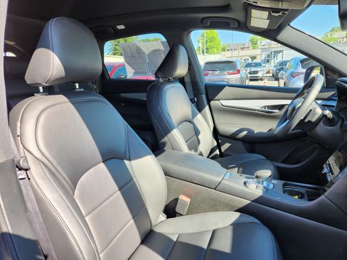 Used 2021 INFINITI QX50 Luxe w/ Appearance Package AWD/4WD image 16
