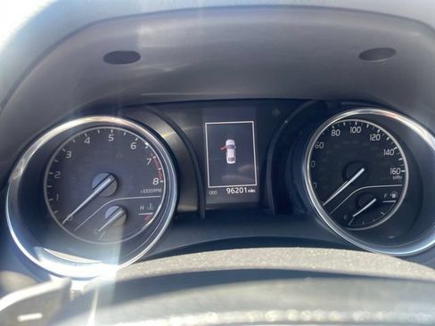 Used 2018 Toyota Camry SE w/ Convenience Package FWD image 3