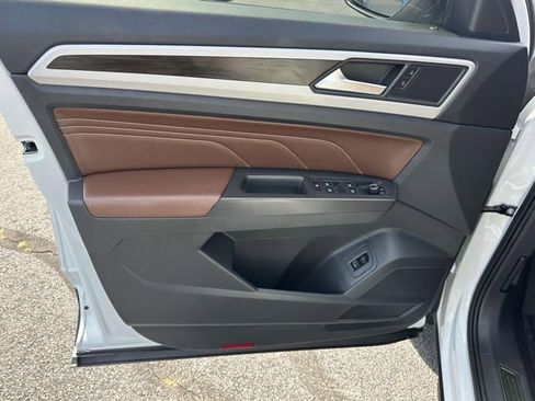 Used 2023 Volkswagen Atlas SE w/ Panoramic Sunroof Package image 12