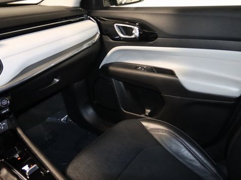 Used 2022 Jeep Compass Limited image 53