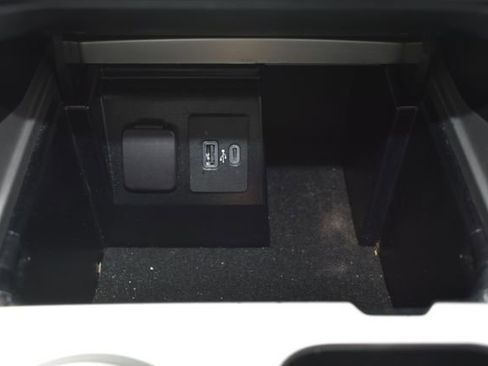 Used 2022 Ford Explorer XLT w/ Equipment Group 202A AWD/4WD image 33