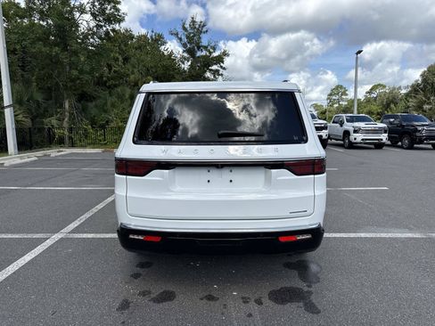 Used 2023 Jeep Wagoneer Series II w/ Convenience Group I RWD image 4
