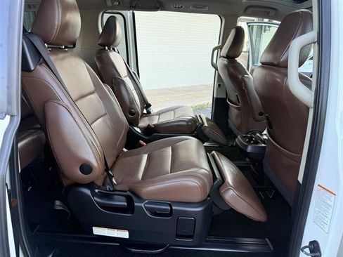 Used 2015 Toyota Sienna Limited Premium FWD image 16